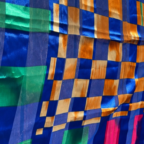 Checkered Scarf - Picture 2 of 5